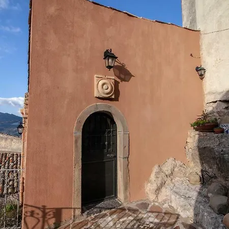 Casa La Rocca * Forza dʼAgro