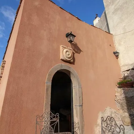 Casa La Rocca Forza dʼAgro